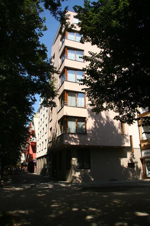 拉真丝凯公园酒店 波杰布拉迪 外观 照片